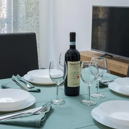 Vatican With Balcony روما