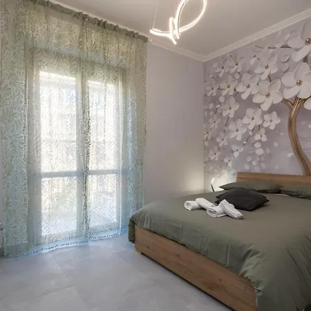 Vatican With Balcony * روما