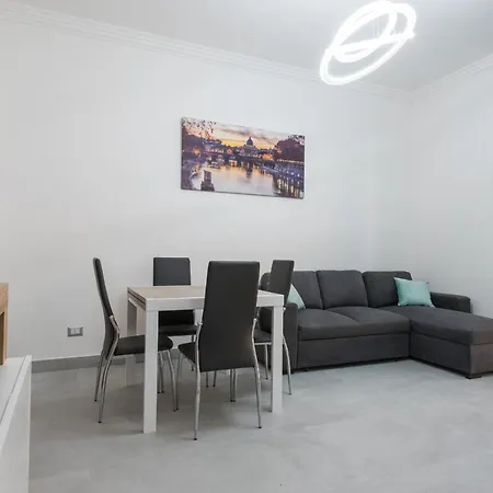 Vatican With Balcony شقة