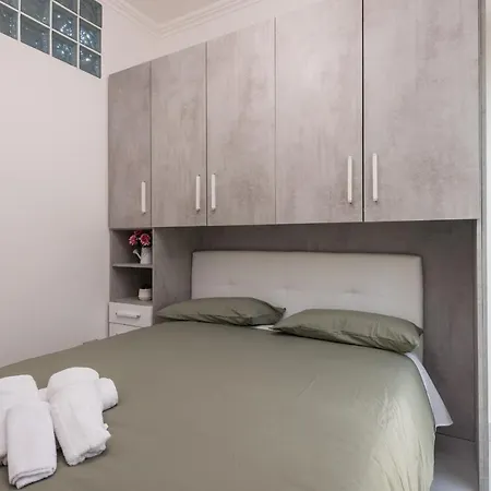 Vatican With Balcony روما