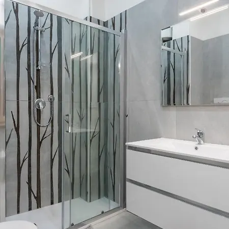 Vatican With Balcony * روما