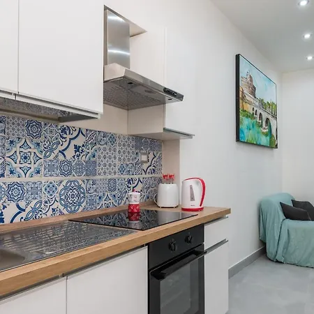 Vatican With Balcony روما