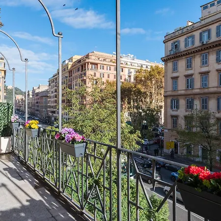Vatican With Balcony روما
